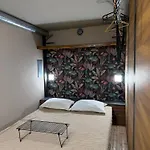 Swed Cab Embassy Albergue