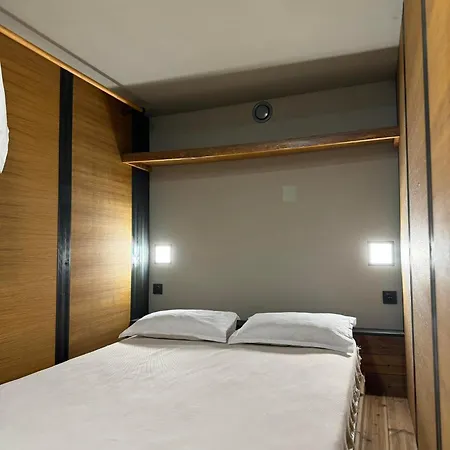 Hostel Swed Cab Embassy Warna