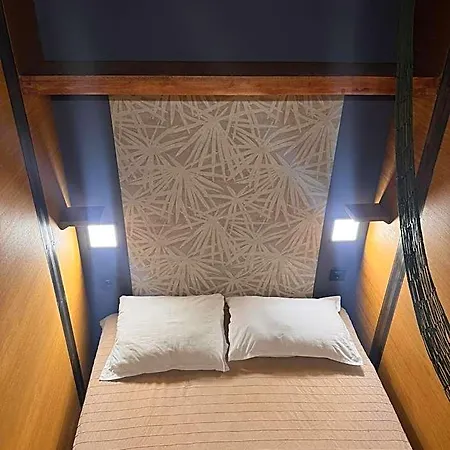Swed Cab Embassy Hostel Βάρνα