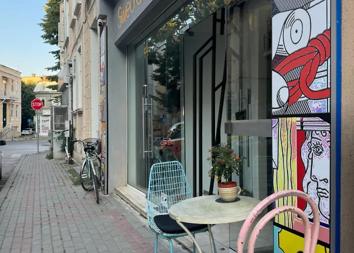 Swed Cab Embassy Hostal