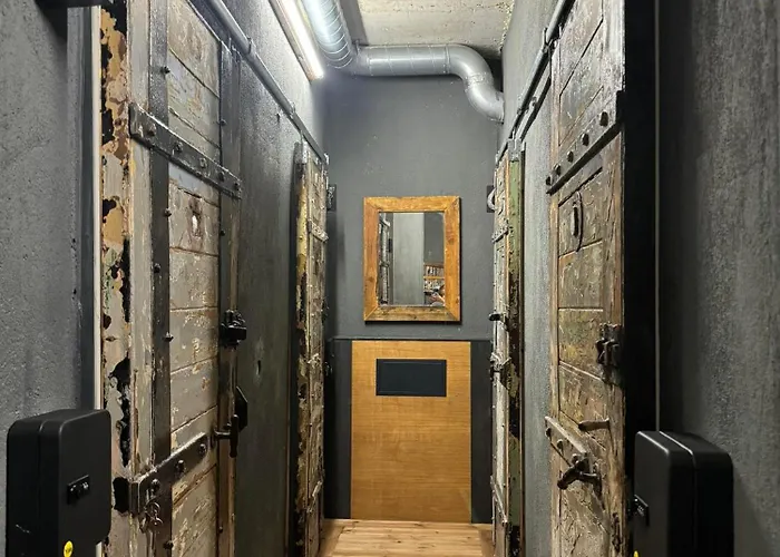 Swed Cab Embassy Hostal *