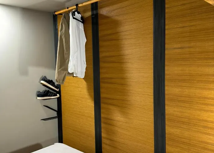 Swed Cab Embassy Hostal